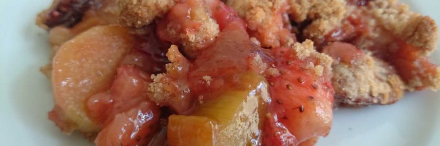 Sugar-free rhubarb strawberry crumble